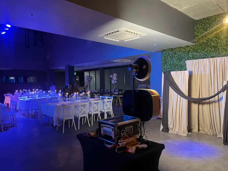 Solo Selfie Cube with beauty-dish lighting at an evening event